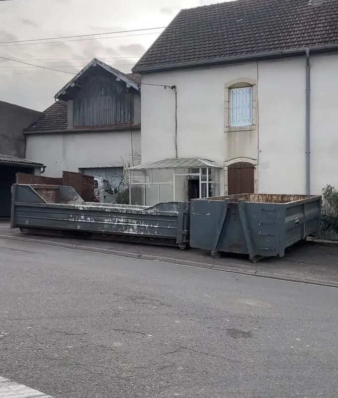 Location de deux bennes sur un chantier